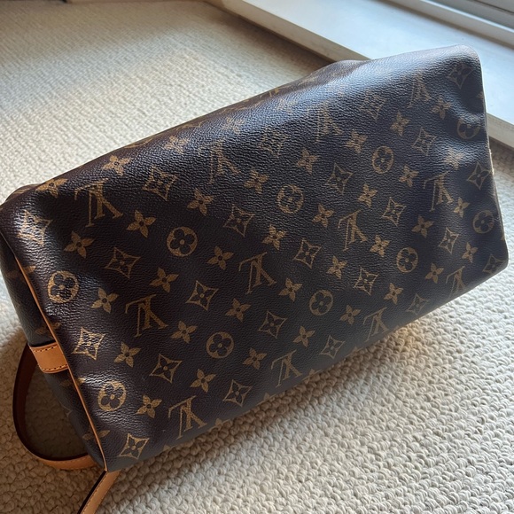 LV Speedy Bandoulière 35 - Picture 2 of 8